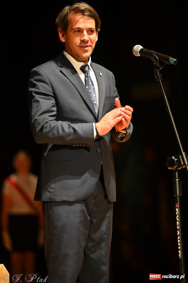 Zdjęcie w galerii na portalu naszraciborz.pl: Miejskie obchody Dnia Edukacji Narodowej i jubileusz 125-lecia SP 5 w Raciborzu wiadomości z regionu