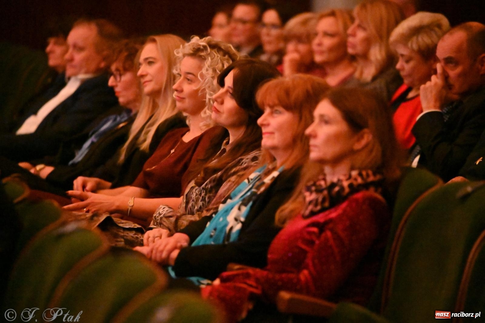 Zdjęcie w galerii na portalu naszraciborz.pl: Miejskie obchody Dnia Edukacji Narodowej i jubileusz 125-lecia SP 5 w Raciborzu wiadomości z regionu