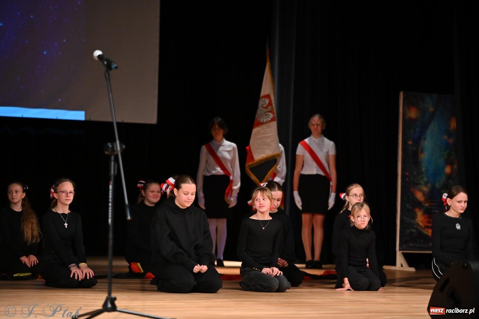 Zdjęcie w galerii na portalu naszraciborz.pl: Miejskie obchody Dnia Edukacji Narodowej i jubileusz 125-lecia SP 5 w Raciborzu wiadomości z regionu