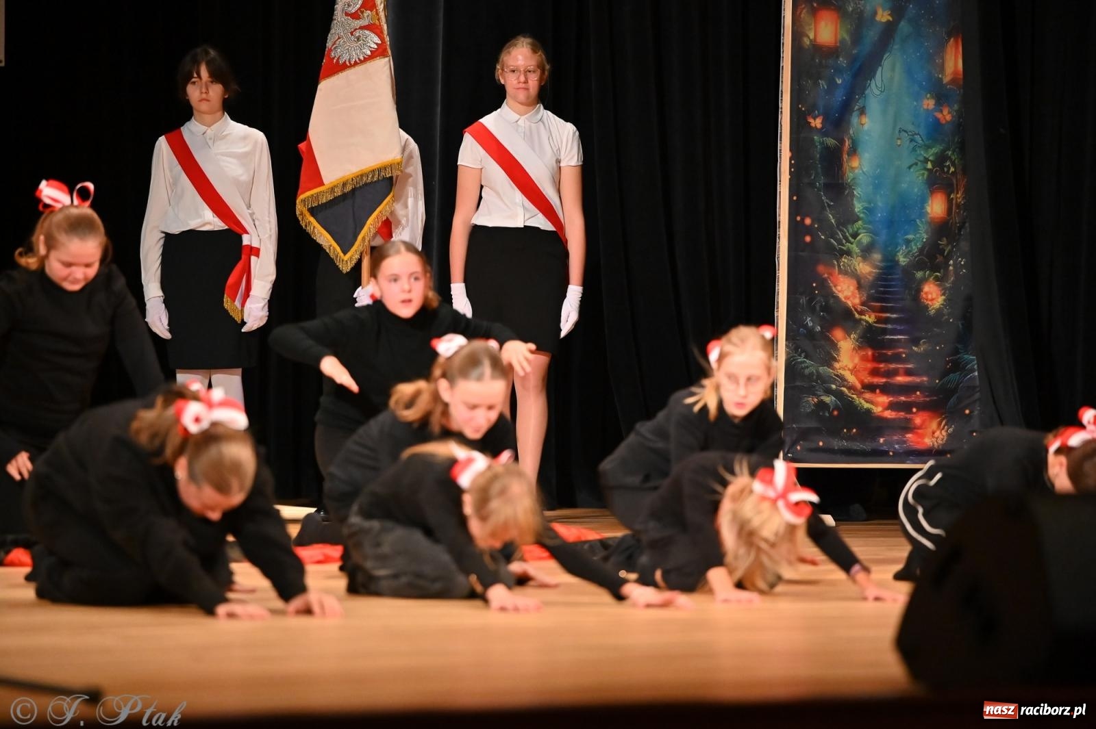 Zdjęcie w galerii na portalu naszraciborz.pl: Miejskie obchody Dnia Edukacji Narodowej i jubileusz 125-lecia SP 5 w Raciborzu wiadomości z regionu