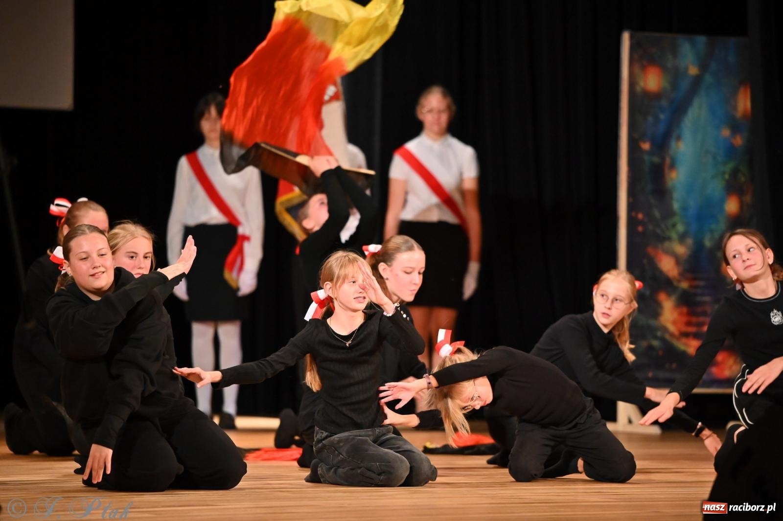 Zdjęcie w galerii na portalu naszraciborz.pl: Miejskie obchody Dnia Edukacji Narodowej i jubileusz 125-lecia SP 5 w Raciborzu wiadomości z regionu