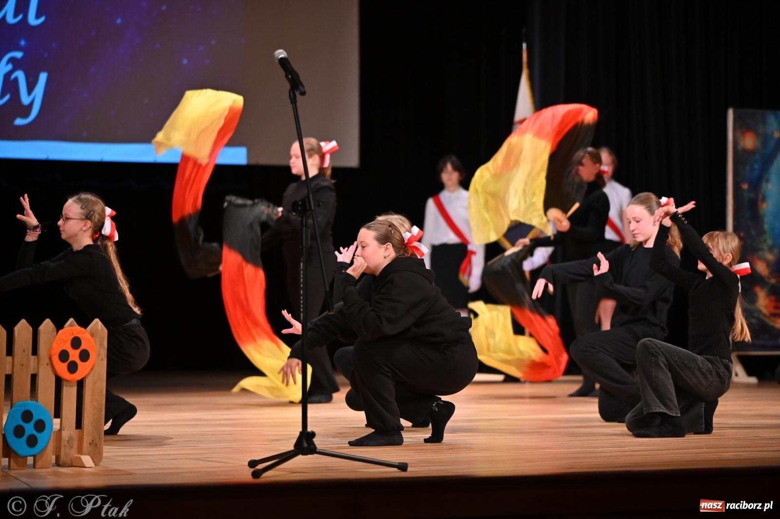 Zdjęcie w galerii na portalu naszraciborz.pl: Miejskie obchody Dnia Edukacji Narodowej i jubileusz 125-lecia SP 5 w Raciborzu wiadomości z regionu