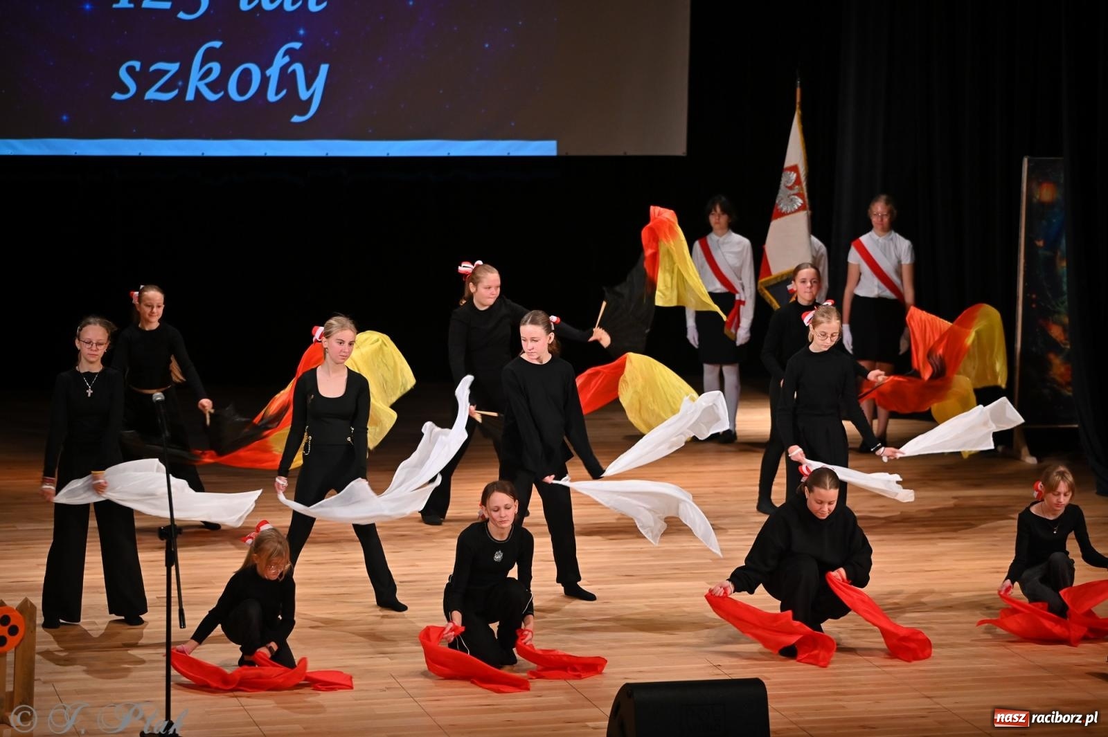 Zdjęcie w galerii na portalu naszraciborz.pl: Miejskie obchody Dnia Edukacji Narodowej i jubileusz 125-lecia SP 5 w Raciborzu wiadomości z regionu