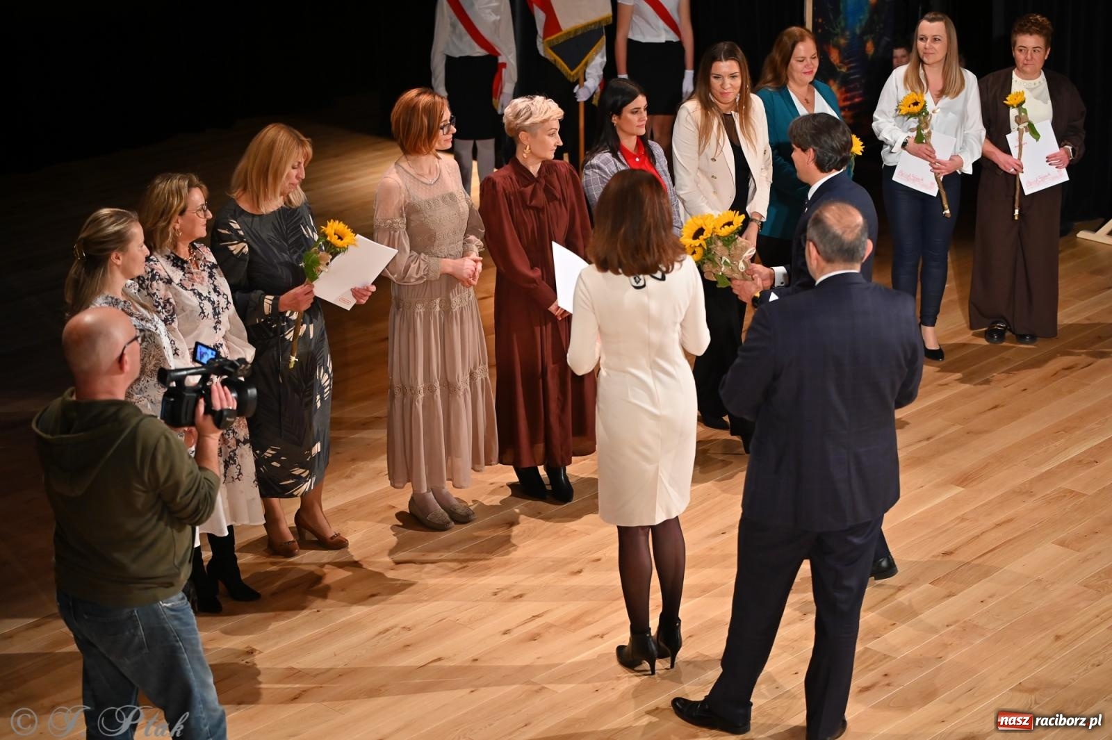 Zdjęcie w galerii na portalu naszraciborz.pl: Miejskie obchody Dnia Edukacji Narodowej i jubileusz 125-lecia SP 5 w Raciborzu wiadomości z regionu