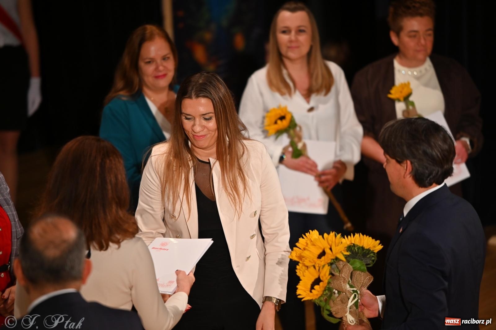 Zdjęcie w galerii na portalu naszraciborz.pl: Miejskie obchody Dnia Edukacji Narodowej i jubileusz 125-lecia SP 5 w Raciborzu wiadomości z regionu