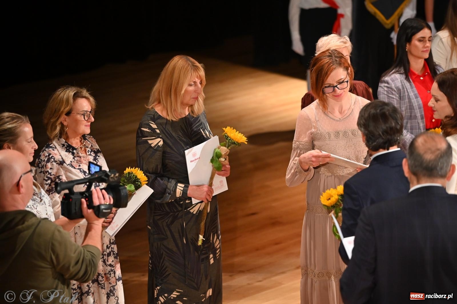 Zdjęcie w galerii na portalu naszraciborz.pl: Miejskie obchody Dnia Edukacji Narodowej i jubileusz 125-lecia SP 5 w Raciborzu wiadomości z regionu