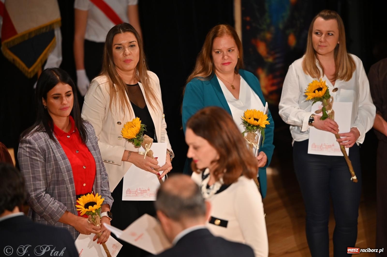 Zdjęcie w galerii na portalu naszraciborz.pl: Miejskie obchody Dnia Edukacji Narodowej i jubileusz 125-lecia SP 5 w Raciborzu wiadomości z regionu