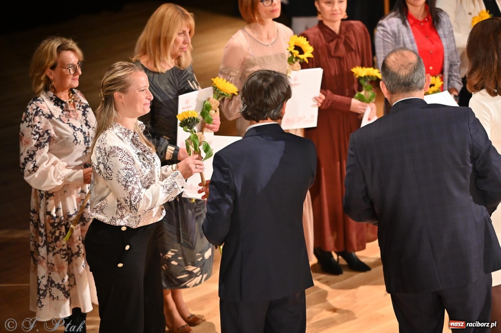 Zdjęcie w galerii na portalu naszraciborz.pl: Miejskie obchody Dnia Edukacji Narodowej i jubileusz 125-lecia SP 5 w Raciborzu wiadomości z regionu