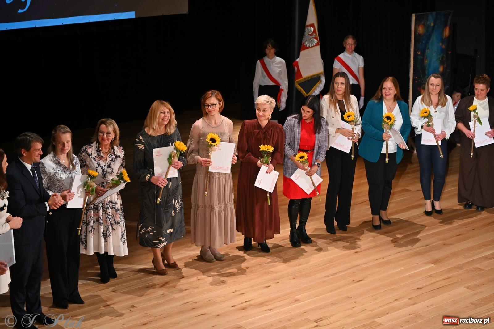 Zdjęcie w galerii na portalu naszraciborz.pl: Miejskie obchody Dnia Edukacji Narodowej i jubileusz 125-lecia SP 5 w Raciborzu wiadomości z regionu