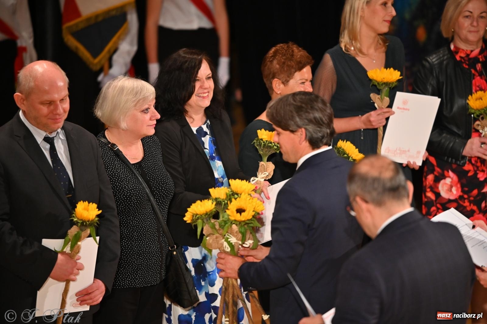Zdjęcie w galerii na portalu naszraciborz.pl: Miejskie obchody Dnia Edukacji Narodowej i jubileusz 125-lecia SP 5 w Raciborzu wiadomości z regionu