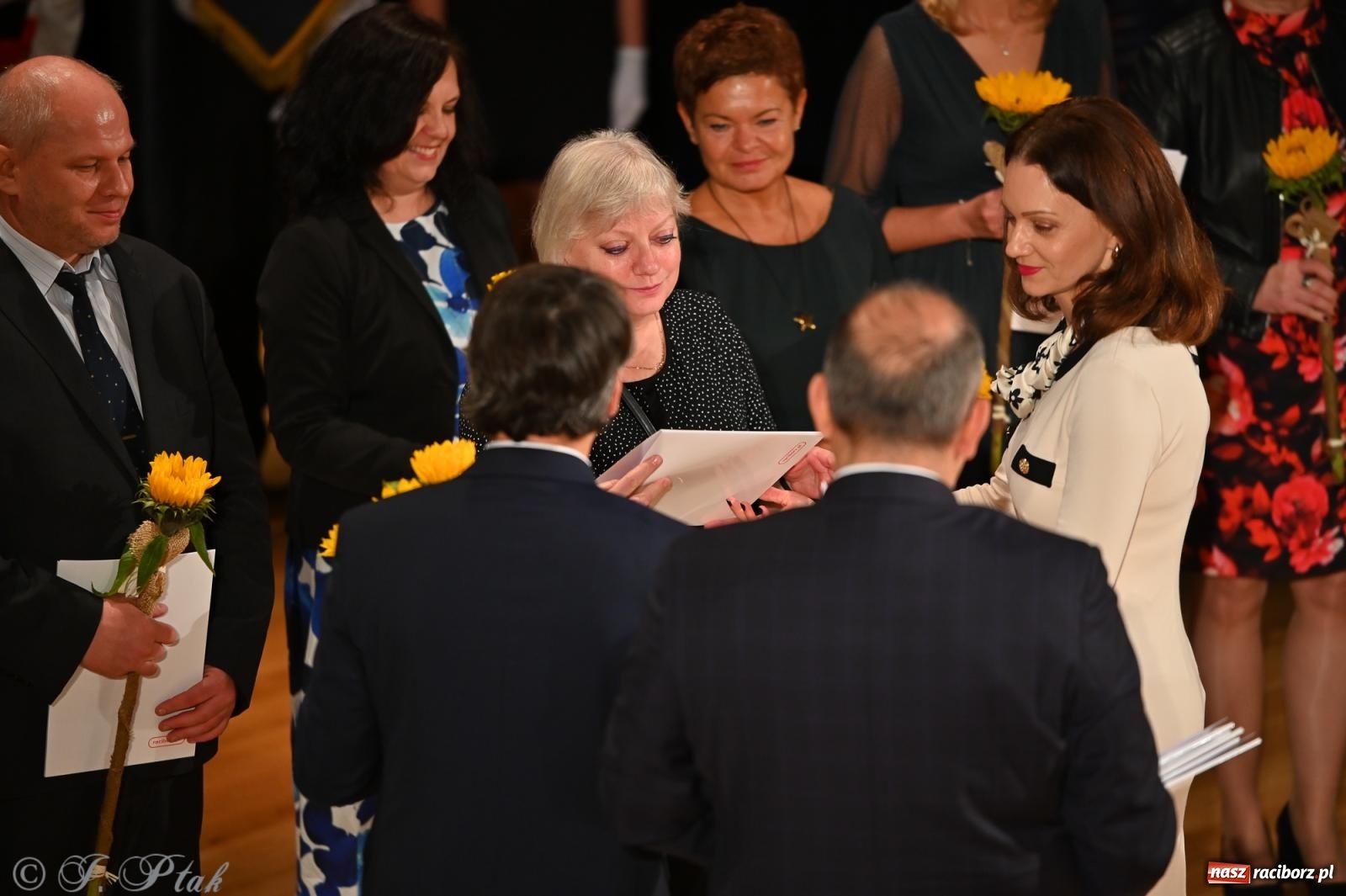 Zdjęcie w galerii na portalu naszraciborz.pl: Miejskie obchody Dnia Edukacji Narodowej i jubileusz 125-lecia SP 5 w Raciborzu wiadomości z regionu