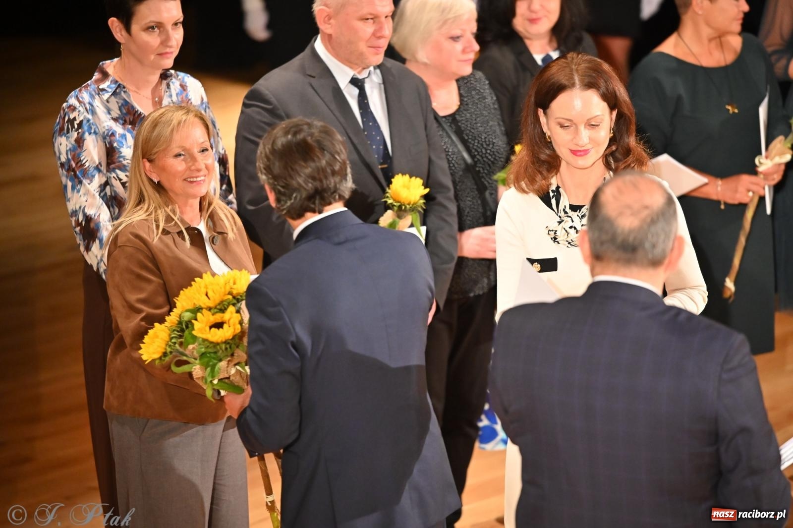 Zdjęcie w galerii na portalu naszraciborz.pl: Miejskie obchody Dnia Edukacji Narodowej i jubileusz 125-lecia SP 5 w Raciborzu wiadomości z regionu