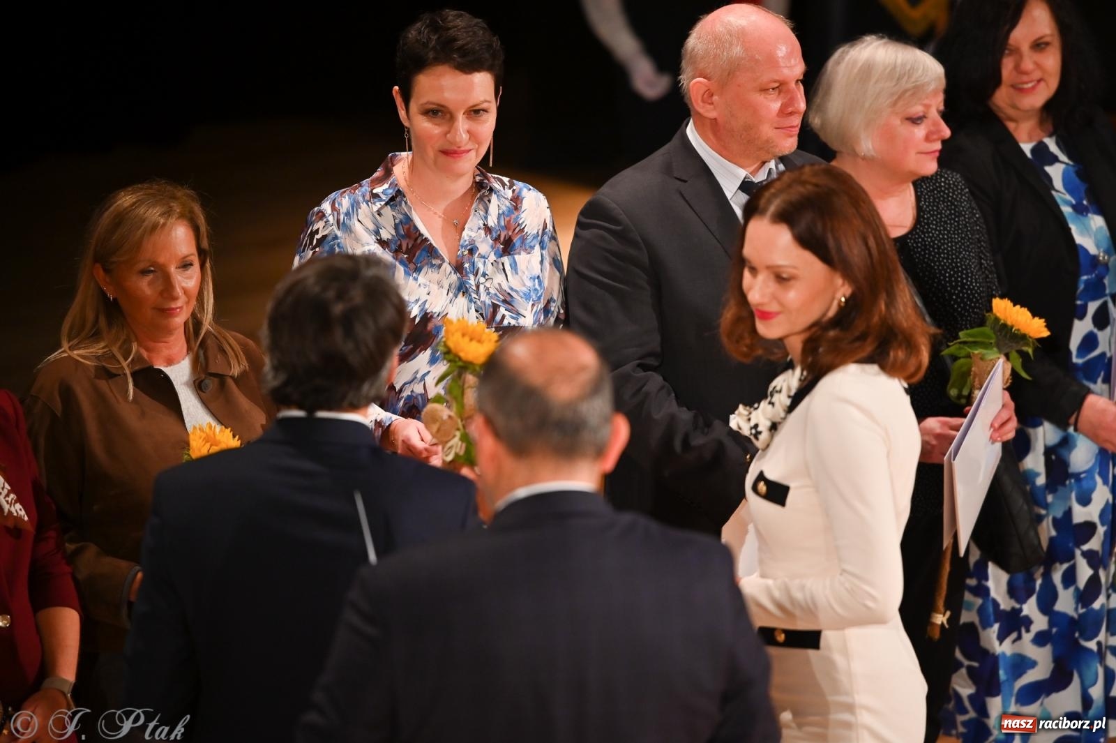 Zdjęcie w galerii na portalu naszraciborz.pl: Miejskie obchody Dnia Edukacji Narodowej i jubileusz 125-lecia SP 5 w Raciborzu wiadomości z regionu