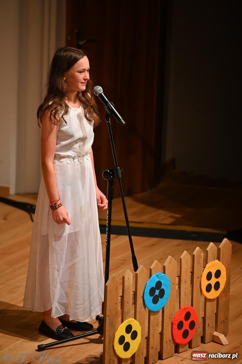 Zdjęcie w galerii na portalu naszraciborz.pl: Miejskie obchody Dnia Edukacji Narodowej i jubileusz 125-lecia SP 5 w Raciborzu wiadomości z regionu