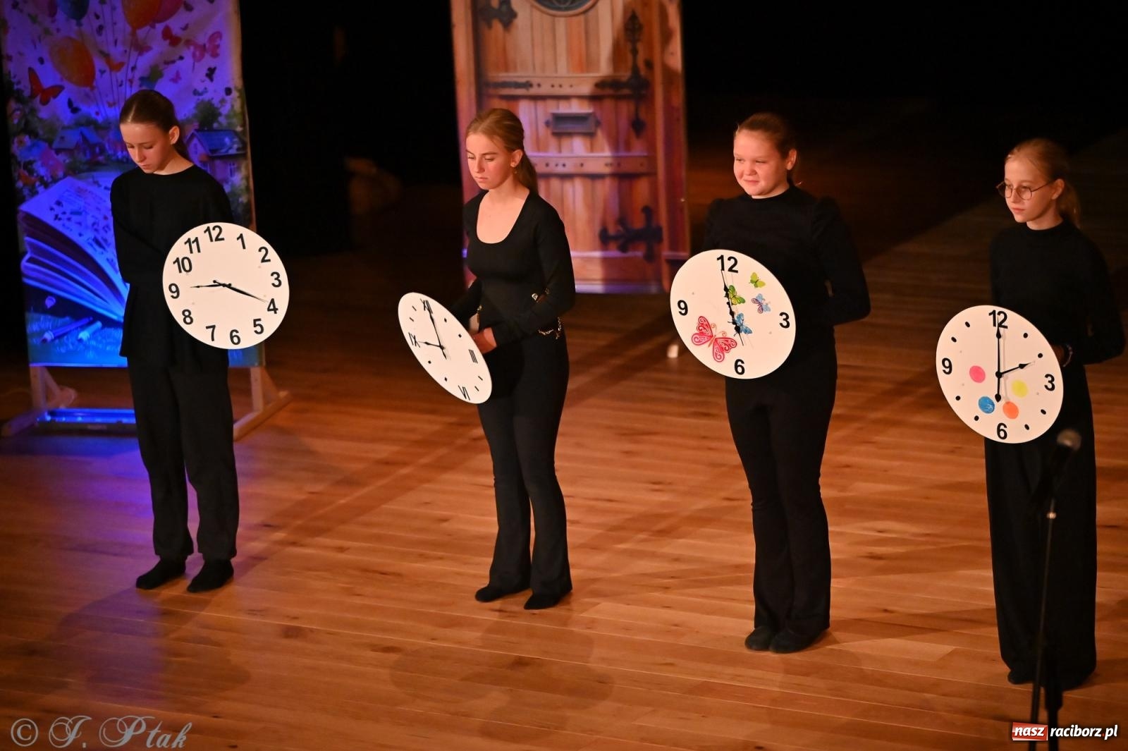 Zdjęcie w galerii na portalu naszraciborz.pl: Miejskie obchody Dnia Edukacji Narodowej i jubileusz 125-lecia SP 5 w Raciborzu wiadomości z regionu