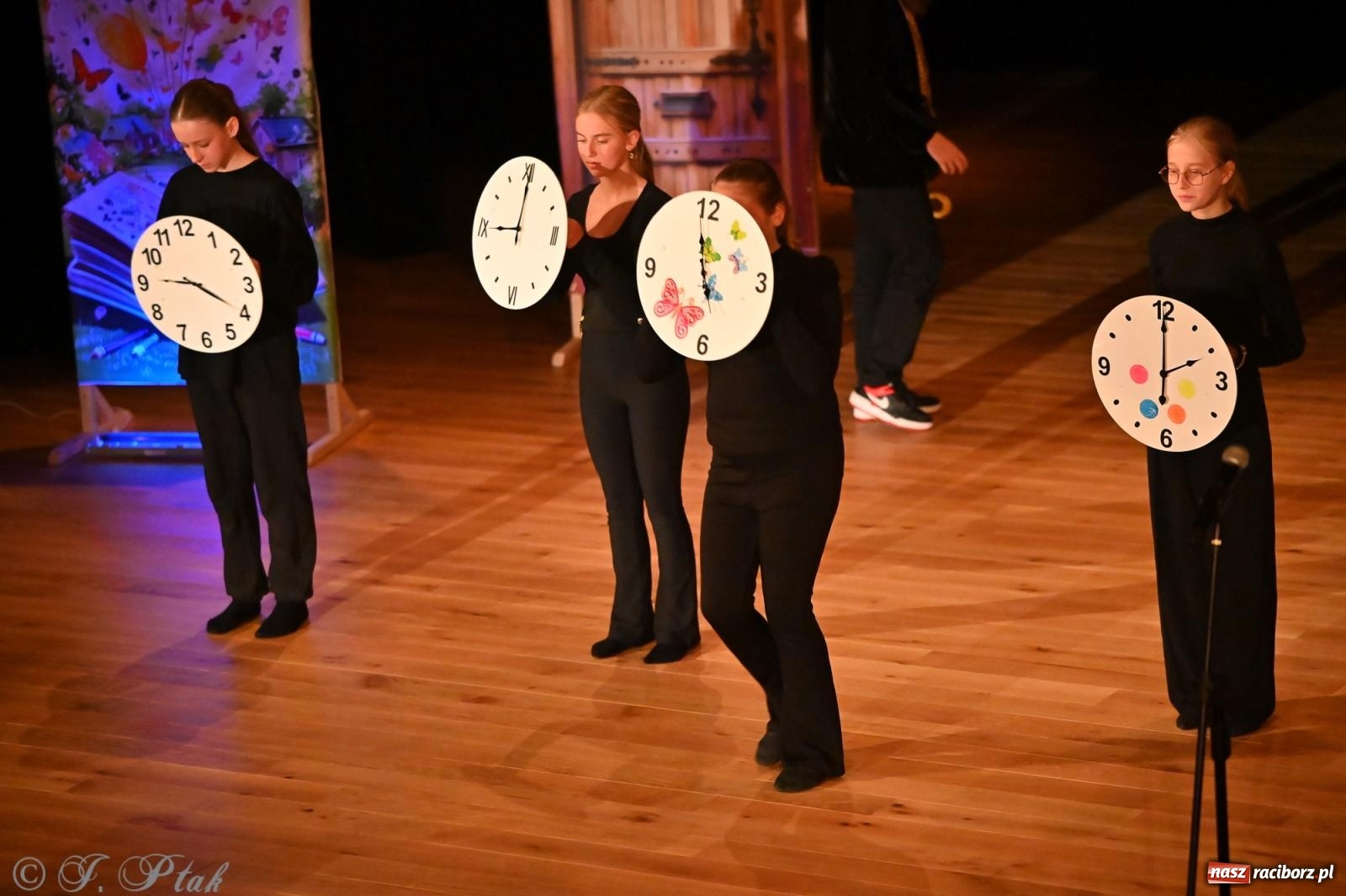 Zdjęcie w galerii na portalu naszraciborz.pl: Miejskie obchody Dnia Edukacji Narodowej i jubileusz 125-lecia SP 5 w Raciborzu wiadomości z regionu