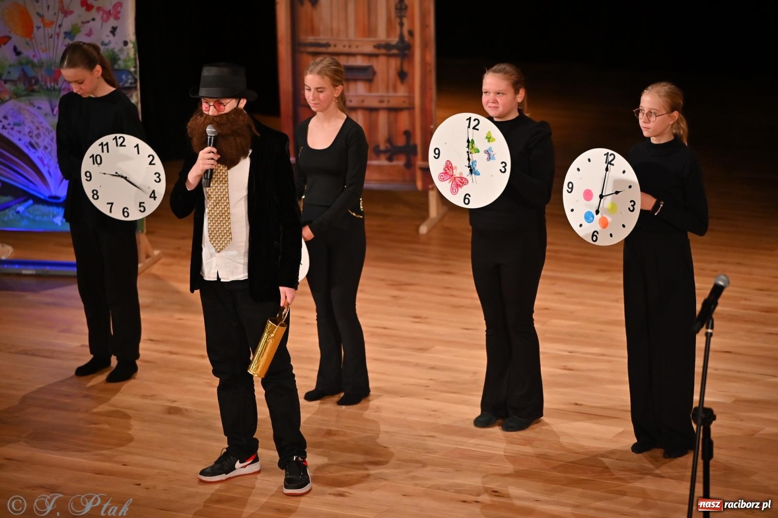 Zdjęcie w galerii na portalu naszraciborz.pl: Miejskie obchody Dnia Edukacji Narodowej i jubileusz 125-lecia SP 5 w Raciborzu wiadomości z regionu