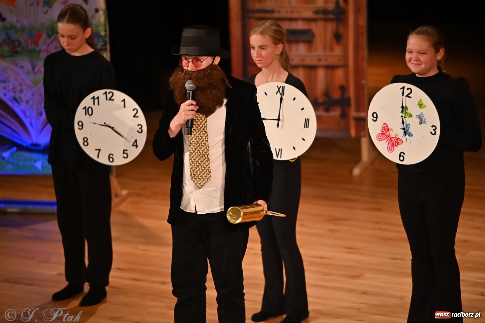 Zdjęcie w galerii na portalu naszraciborz.pl: Miejskie obchody Dnia Edukacji Narodowej i jubileusz 125-lecia SP 5 w Raciborzu wiadomości z regionu