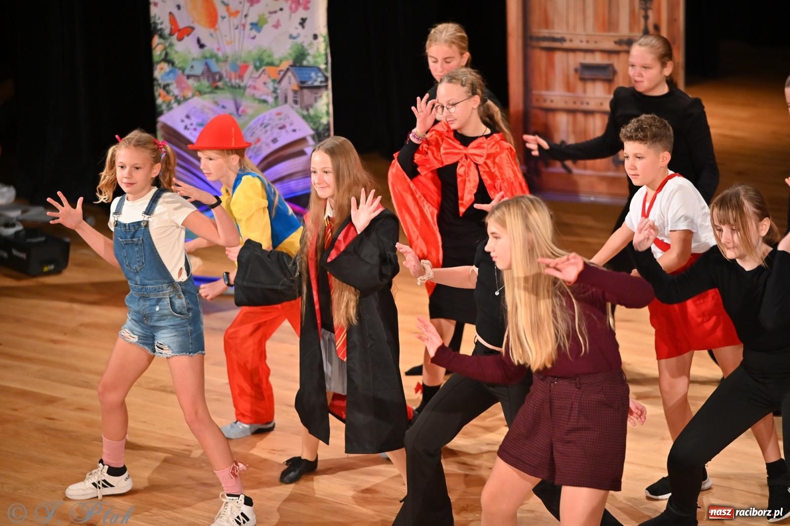 Zdjęcie w galerii na portalu naszraciborz.pl: Miejskie obchody Dnia Edukacji Narodowej i jubileusz 125-lecia SP 5 w Raciborzu wiadomości z regionu