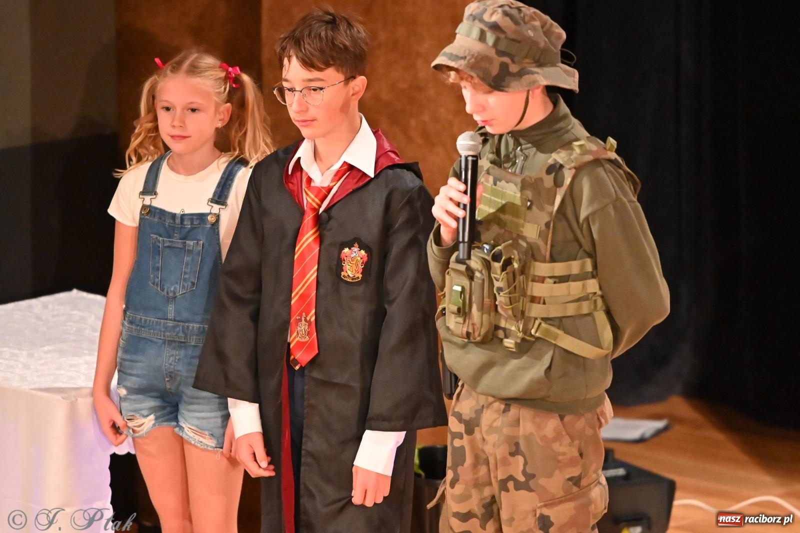 Zdjęcie w galerii na portalu naszraciborz.pl: Miejskie obchody Dnia Edukacji Narodowej i jubileusz 125-lecia SP 5 w Raciborzu wiadomości z regionu