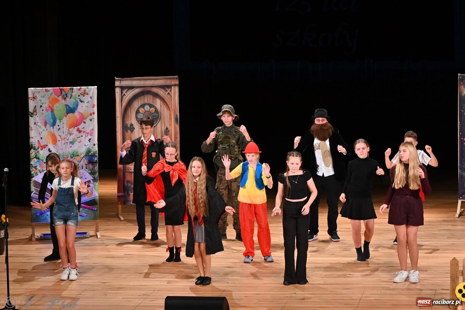 Zdjęcie w galerii na portalu naszraciborz.pl: Miejskie obchody Dnia Edukacji Narodowej i jubileusz 125-lecia SP 5 w Raciborzu wiadomości z regionu