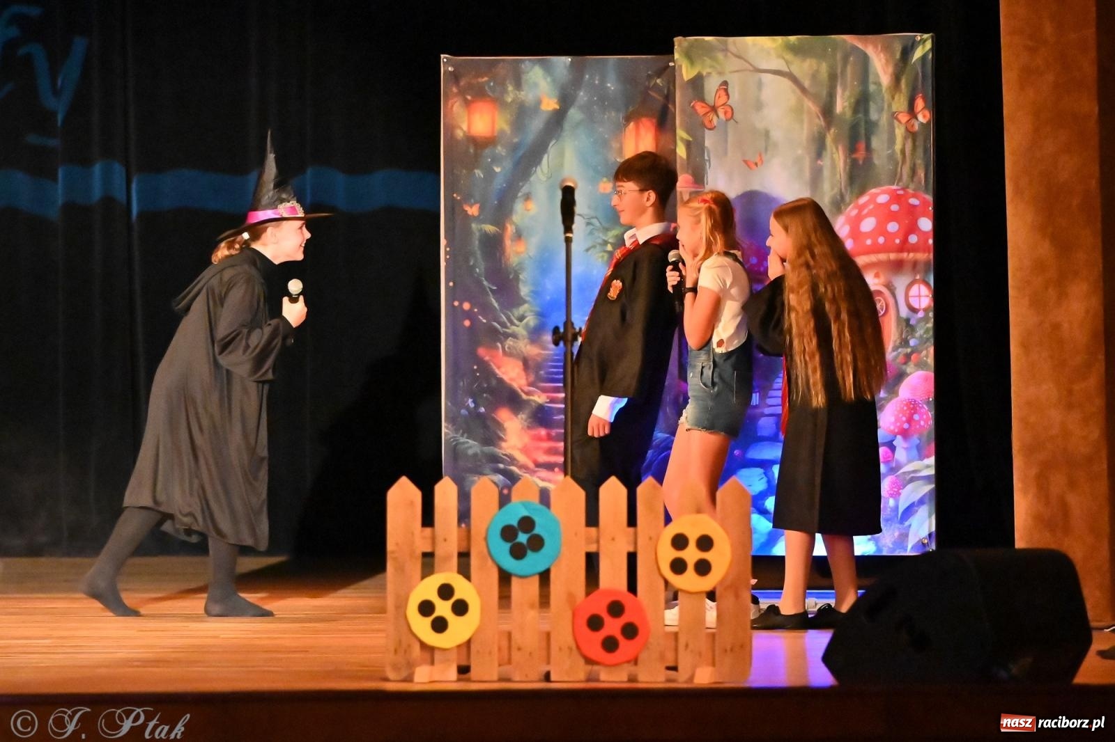 Zdjęcie w galerii na portalu naszraciborz.pl: Miejskie obchody Dnia Edukacji Narodowej i jubileusz 125-lecia SP 5 w Raciborzu wiadomości z regionu