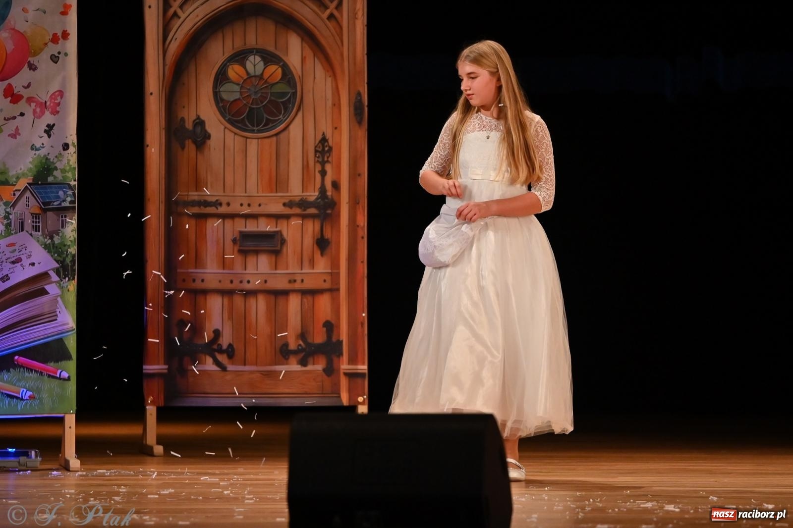 Zdjęcie w galerii na portalu naszraciborz.pl: Miejskie obchody Dnia Edukacji Narodowej i jubileusz 125-lecia SP 5 w Raciborzu wiadomości z regionu