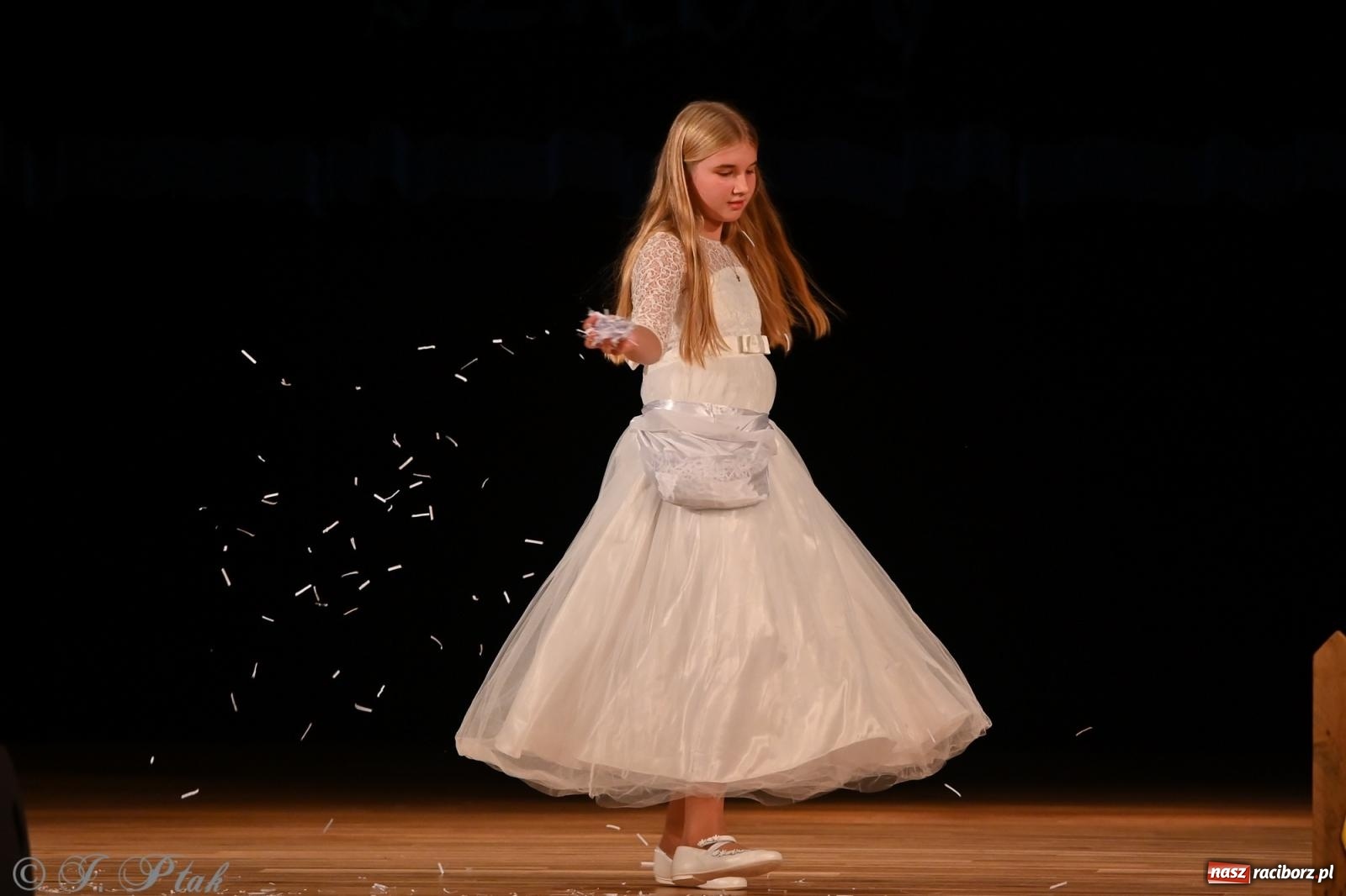 Zdjęcie w galerii na portalu naszraciborz.pl: Miejskie obchody Dnia Edukacji Narodowej i jubileusz 125-lecia SP 5 w Raciborzu wiadomości z regionu