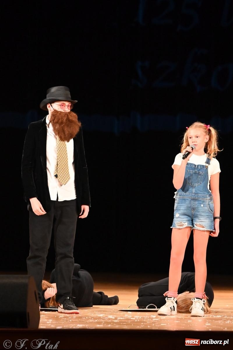 Zdjęcie w galerii na portalu naszraciborz.pl: Miejskie obchody Dnia Edukacji Narodowej i jubileusz 125-lecia SP 5 w Raciborzu wiadomości z regionu