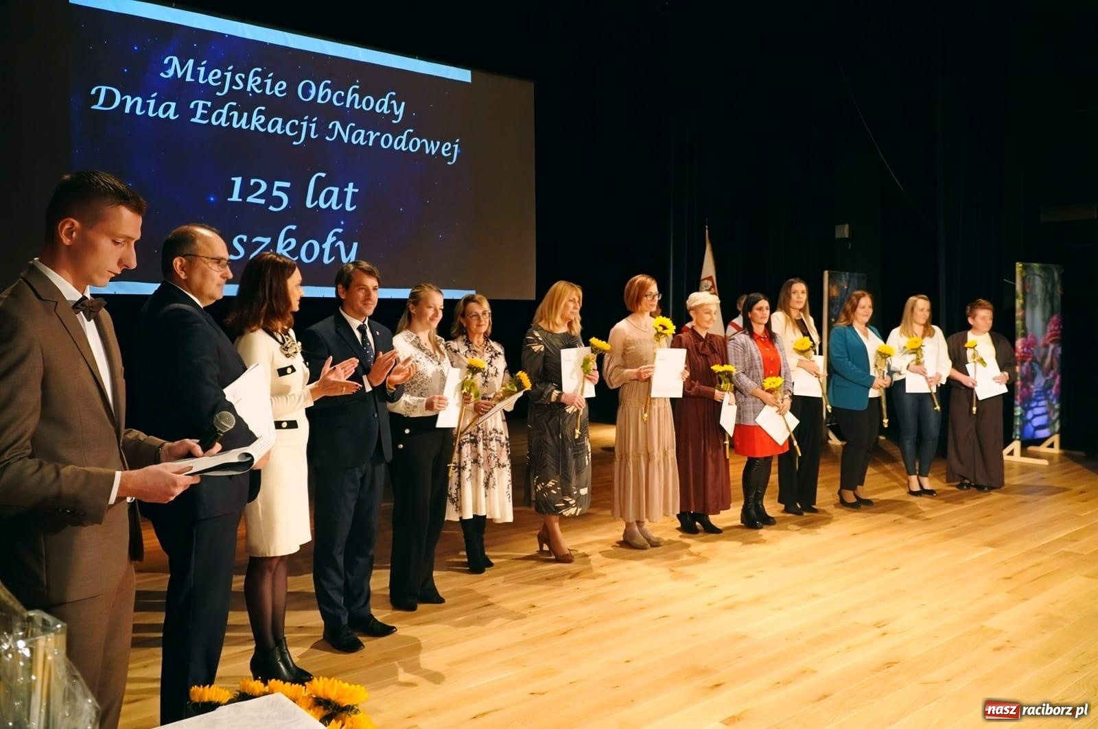 Zdjęcie w galerii na portalu naszraciborz.pl: Miejskie obchody Dnia Edukacji Narodowej i jubileusz 125-lecia SP 5 w Raciborzu wiadomości z regionu