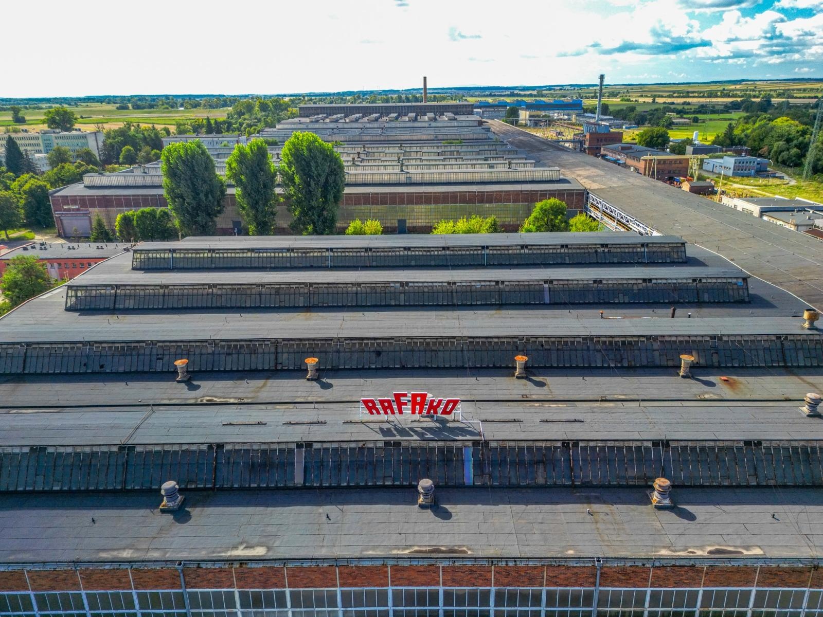 Zdjęcie w galerii na portalu naszraciborz.pl: Jelcz ratuje Racibórz, ale i Racibórz ratuje Jelcza. Scenariusz nakreślony przez rząd krytykują na Dolnym Śląsku. Posłowie PiS o propagandzie Tuska wiadomości z regionu