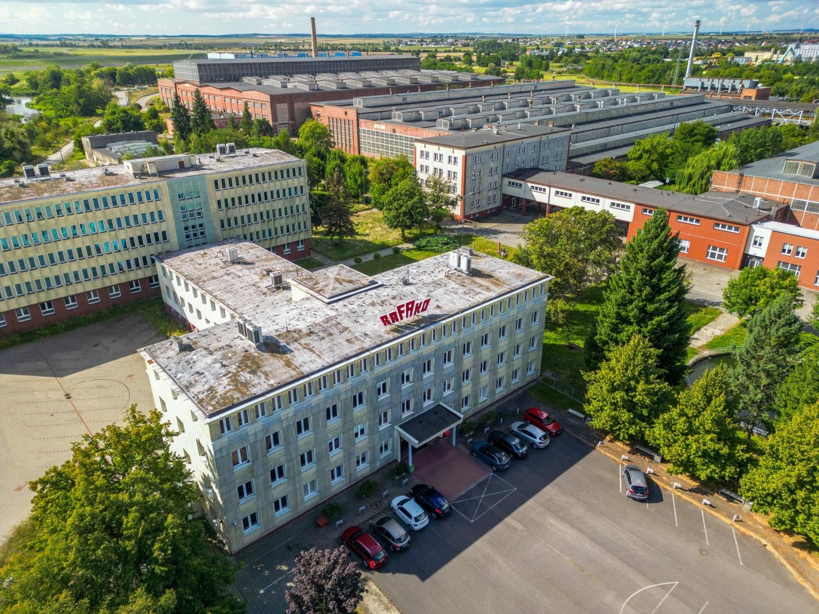Zdjęcie w galerii na portalu naszraciborz.pl: Jelcz ratuje Racibórz, ale i Racibórz ratuje Jelcza. Scenariusz nakreślony przez rząd krytykują na Dolnym Śląsku. Posłowie PiS o propagandzie Tuska wiadomości z regionu