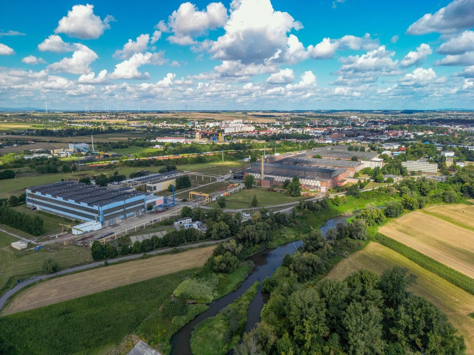 Zdjęcie w galerii na portalu naszraciborz.pl: Jelcz ratuje Racibórz, ale i Racibórz ratuje Jelcza. Scenariusz nakreślony przez rząd krytykują na Dolnym Śląsku. Posłowie PiS o propagandzie Tuska wiadomości z regionu