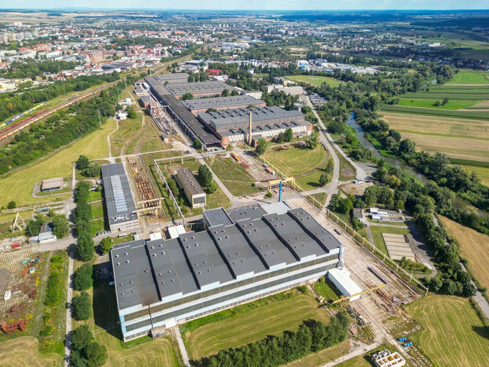 Zdjęcie w galerii na portalu naszraciborz.pl: Jelcz ratuje Racibórz, ale i Racibórz ratuje Jelcza. Scenariusz nakreślony przez rząd krytykują na Dolnym Śląsku. Posłowie PiS o propagandzie Tuska wiadomości z regionu