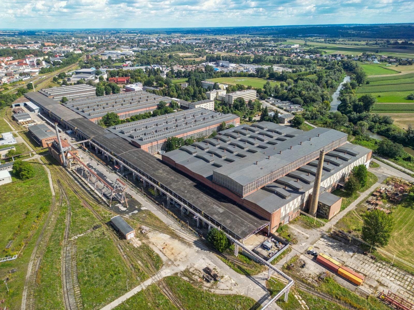Zdjęcie w galerii na portalu naszraciborz.pl: Jelcz ratuje Racibórz, ale i Racibórz ratuje Jelcza. Scenariusz nakreślony przez rząd krytykują na Dolnym Śląsku. Posłowie PiS o propagandzie Tuska wiadomości z regionu