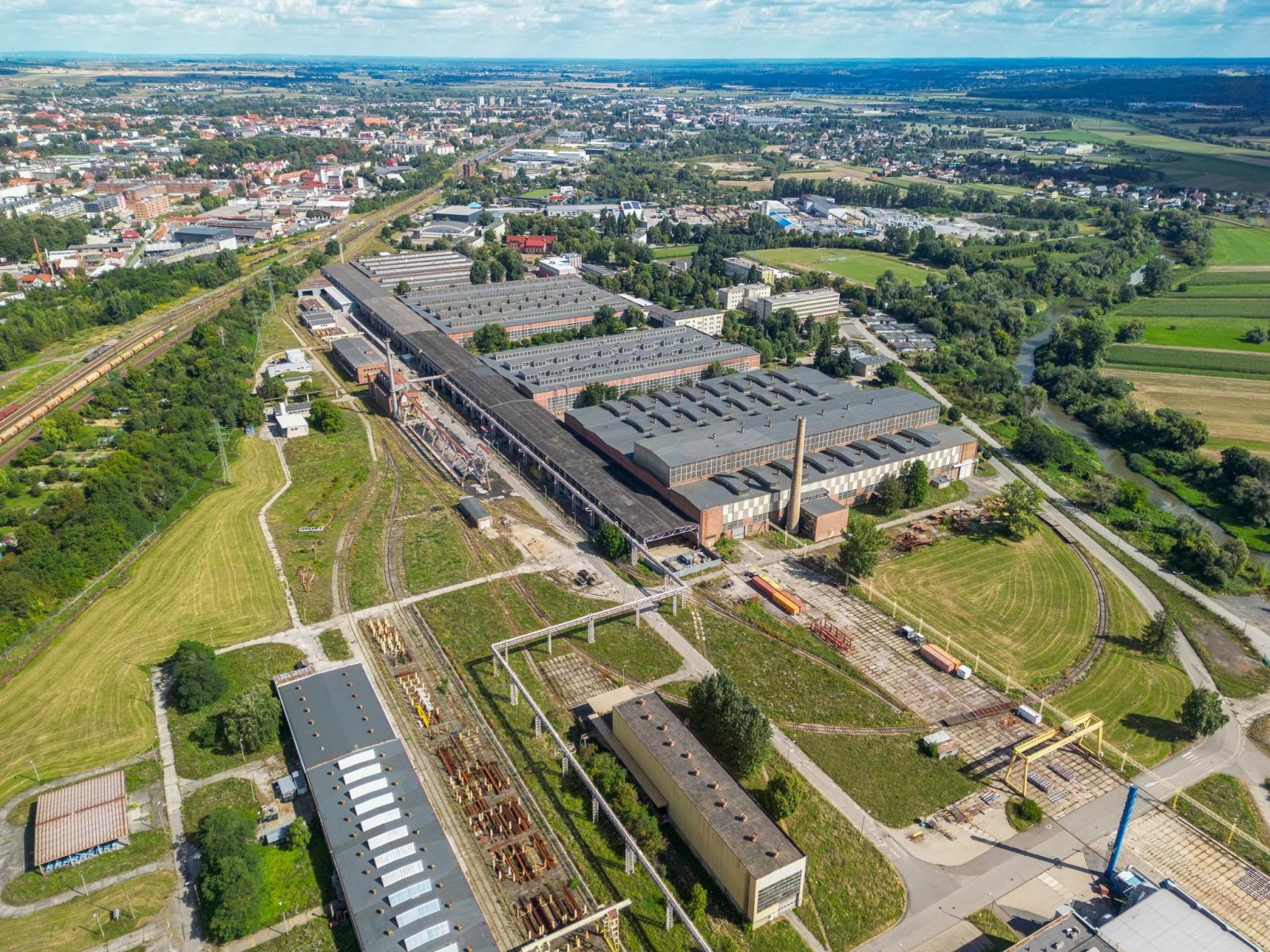 Zdjęcie w galerii na portalu naszraciborz.pl: Jelcz ratuje Racibórz, ale i Racibórz ratuje Jelcza. Scenariusz nakreślony przez rząd krytykują na Dolnym Śląsku. Posłowie PiS o propagandzie Tuska wiadomości z regionu