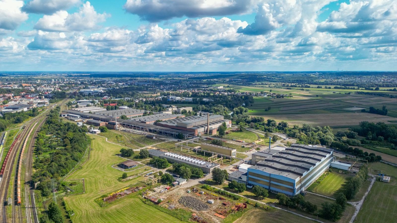 Zdjęcie w galerii na portalu naszraciborz.pl: Jelcz ratuje Racibórz, ale i Racibórz ratuje Jelcza. Scenariusz nakreślony przez rząd krytykują na Dolnym Śląsku. Posłowie PiS o propagandzie Tuska wiadomości z regionu
