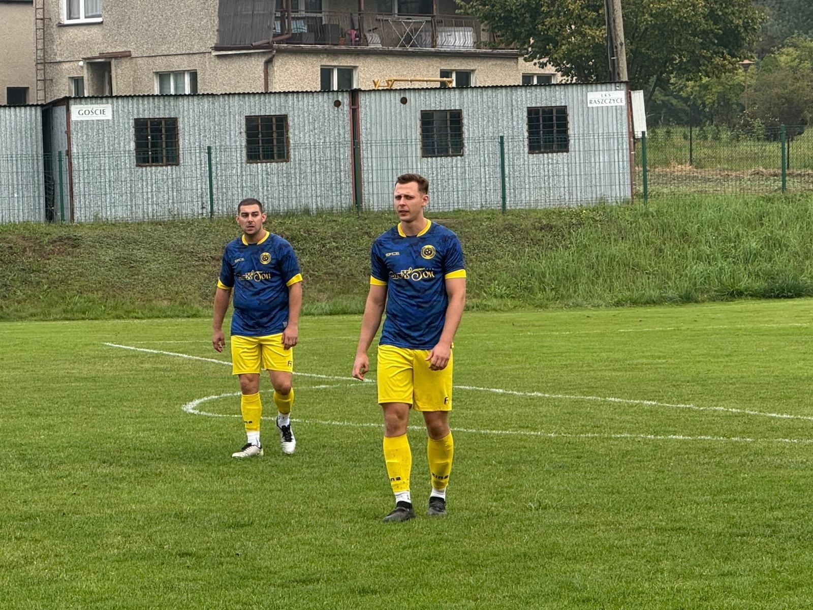 Zdjęcie w galerii na portalu naszraciborz.pl: Lider bez szans. LKS Brax-Ton Raszczyce górą  wiadomości z regionu