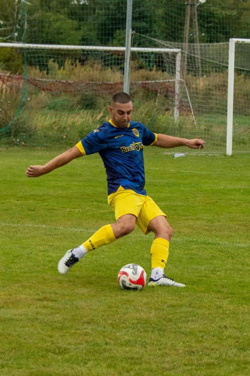 Zdjęcie w galerii na portalu naszraciborz.pl: Lider bez szans. LKS Brax-Ton Raszczyce górą  wiadomości z regionu