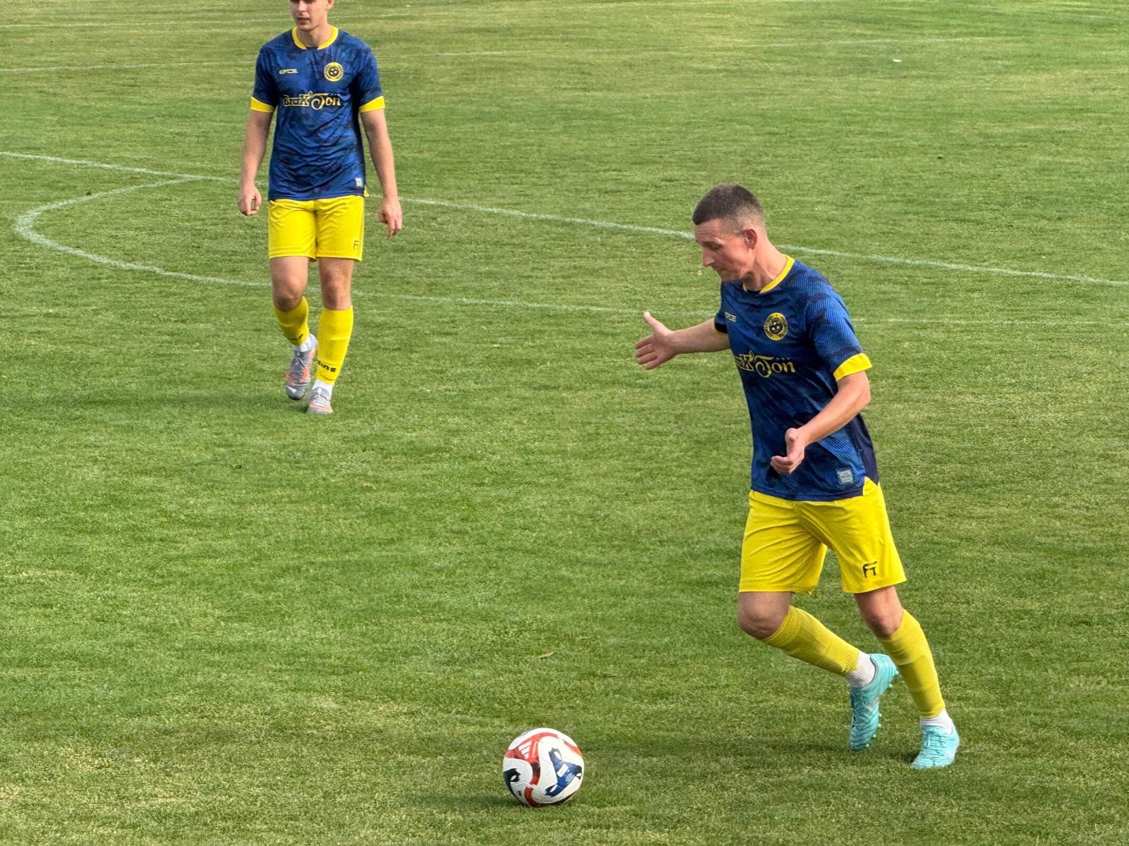 Zdjęcie w galerii na portalu naszraciborz.pl: Lider bez szans. LKS Brax-Ton Raszczyce górą  wiadomości z regionu