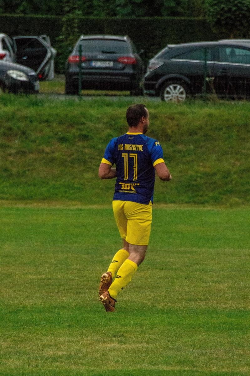 Zdjęcie w galerii na portalu naszraciborz.pl: Lider bez szans. LKS Brax-Ton Raszczyce górą  wiadomości z regionu