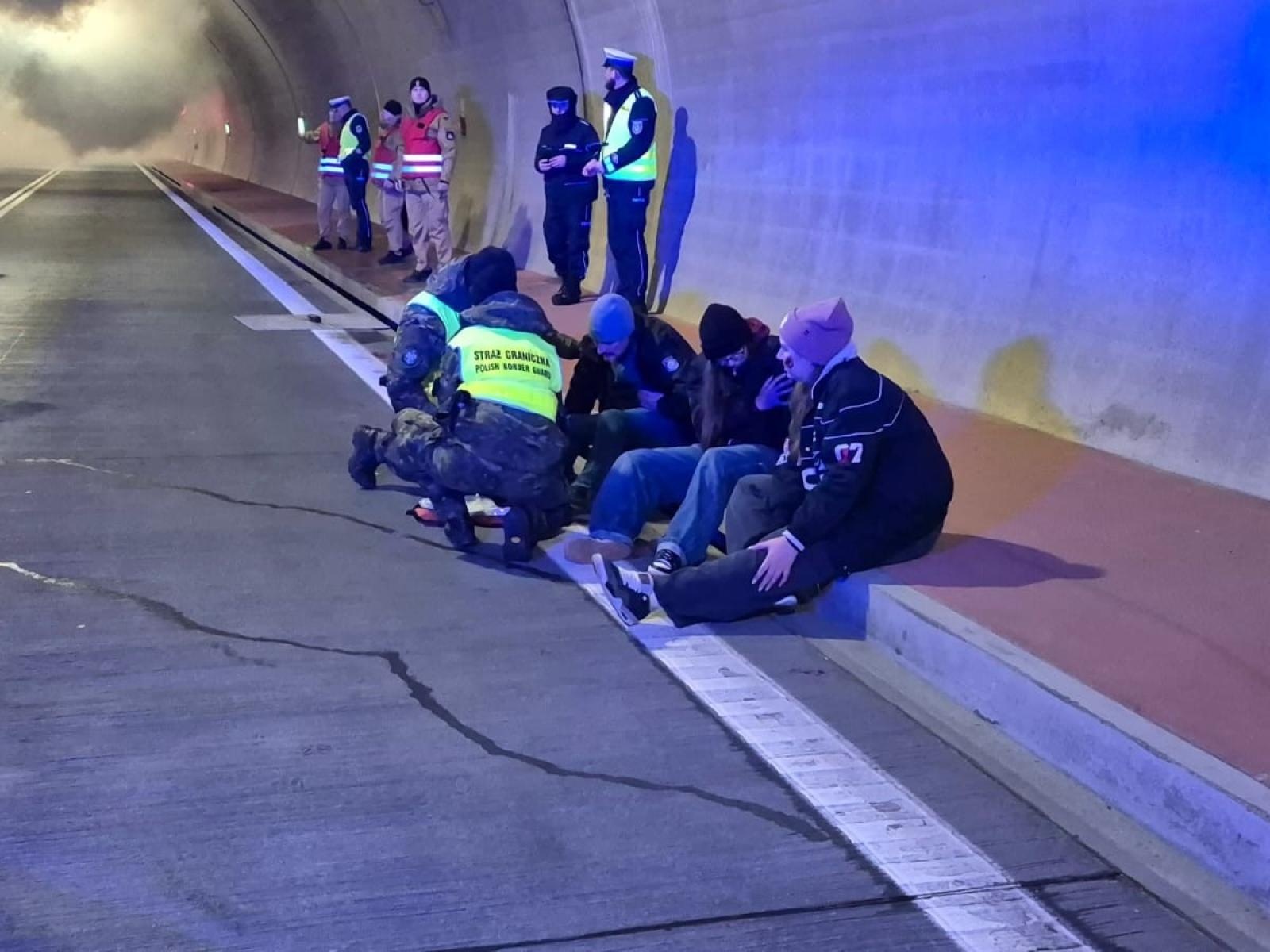 Zdjęcie w galerii na portalu naszraciborz.pl: Ćwiczenia Tunele Drogowe 2025 – Zwardoń (Laliki), tunel Emilia wiadomości z regionu