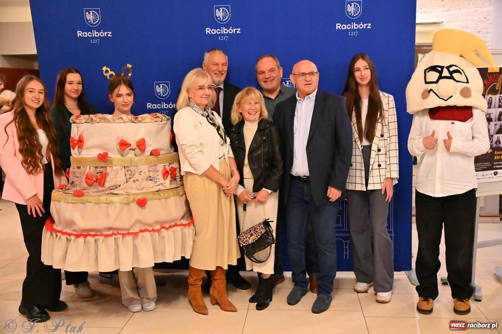 Zdjęcie w galerii na portalu naszraciborz.pl: 80 lat CKZiU nr 1 Budowlanka-Gastronomik. AI ożywiło stare zdjęcia [WIDEO] wiadomości z regionu
