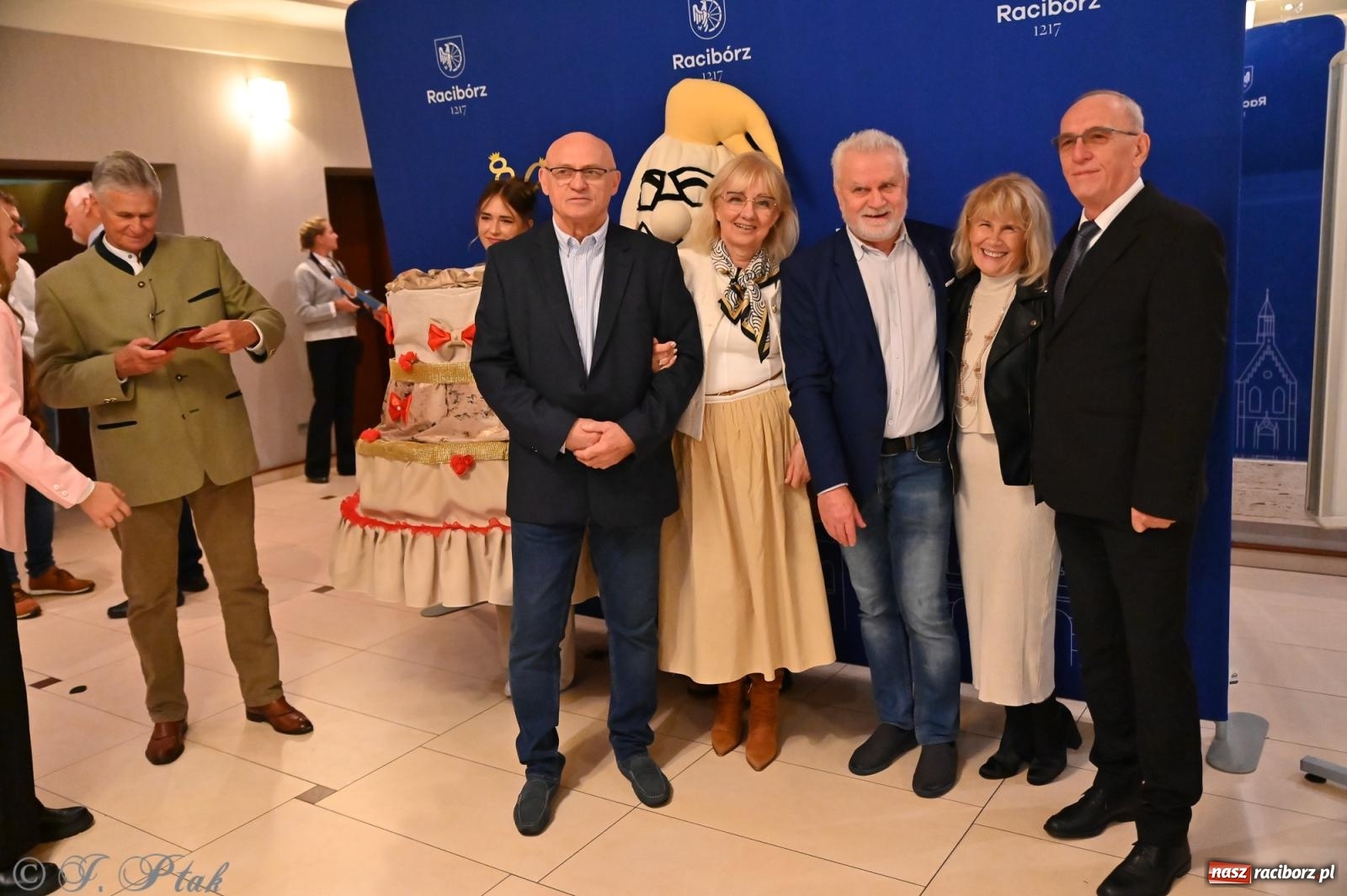 Zdjęcie w galerii na portalu naszraciborz.pl: 80 lat CKZiU nr 1 Budowlanka-Gastronomik. AI ożywiło stare zdjęcia [WIDEO] wiadomości z regionu