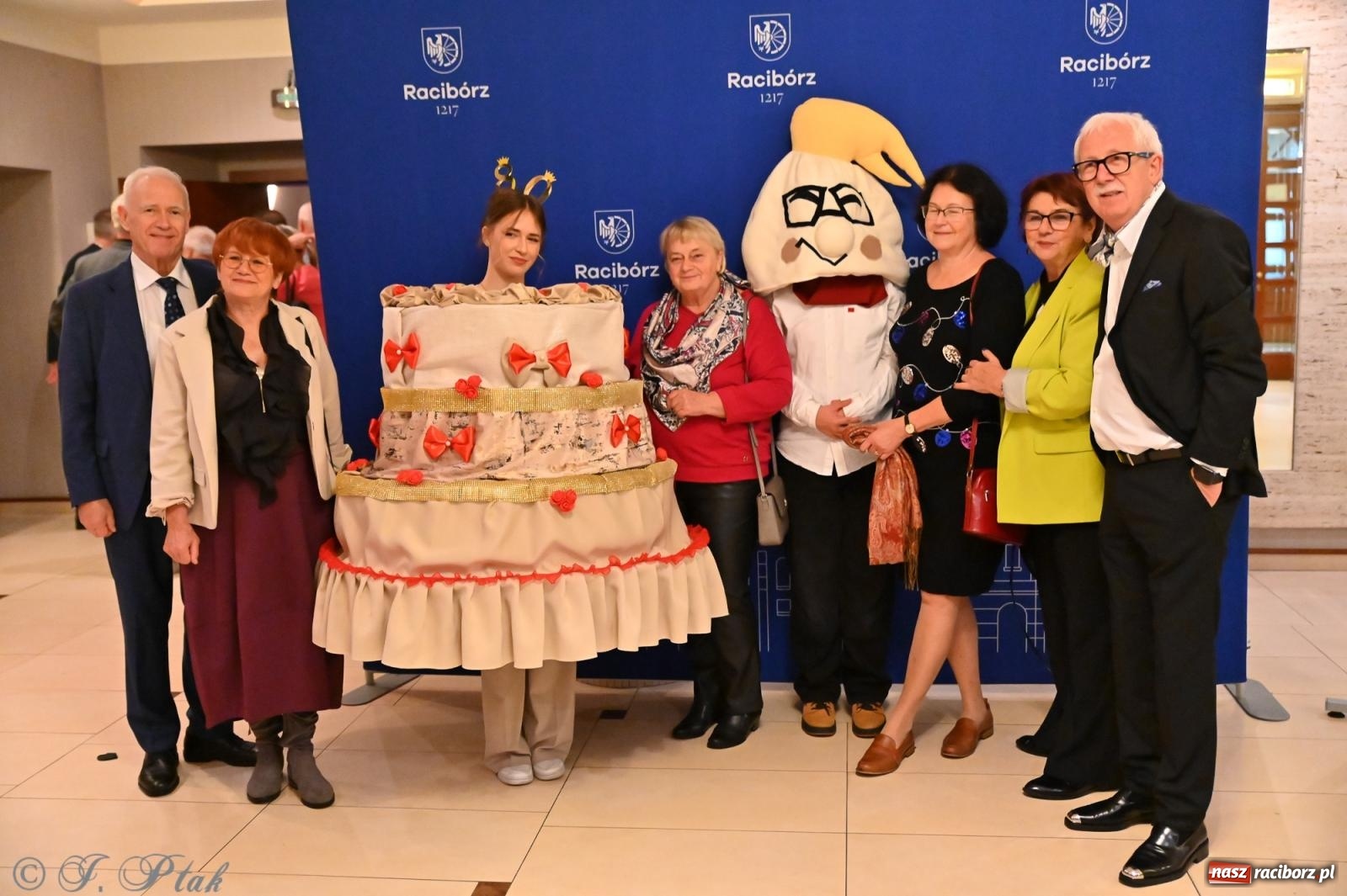 Zdjęcie w galerii na portalu naszraciborz.pl: 80 lat CKZiU nr 1 Budowlanka-Gastronomik. AI ożywiło stare zdjęcia [WIDEO] wiadomości z regionu