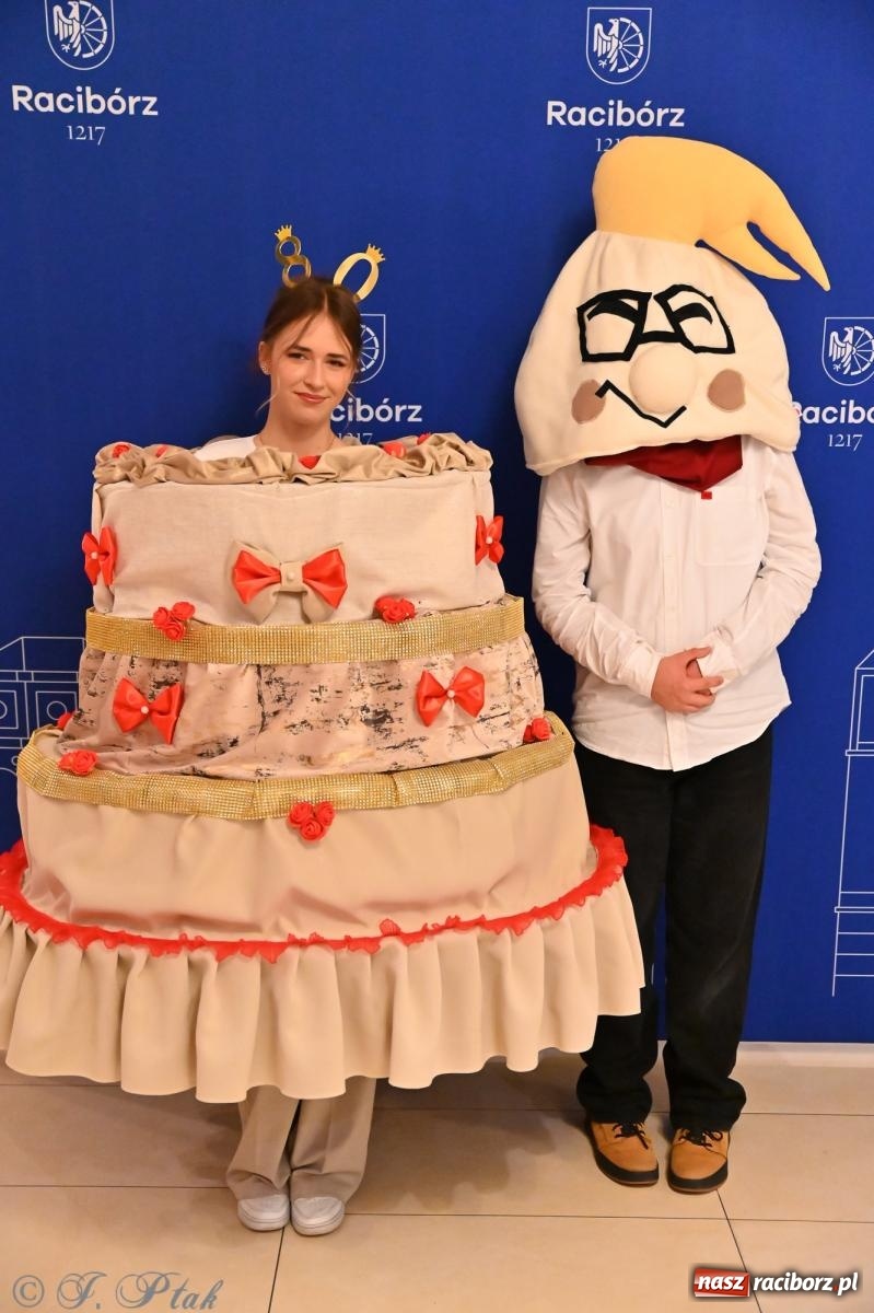 Zdjęcie w galerii na portalu naszraciborz.pl: 80 lat CKZiU nr 1 Budowlanka-Gastronomik. AI ożywiło stare zdjęcia [WIDEO] wiadomości z regionu