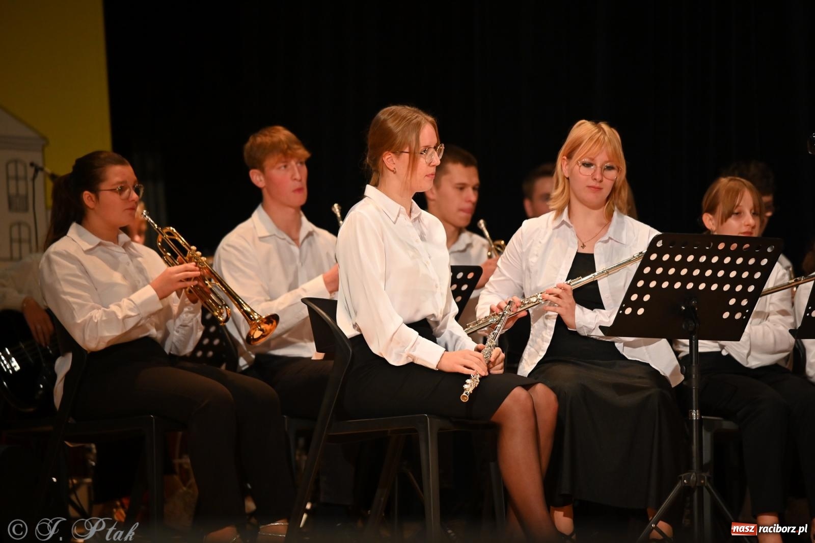 Zdjęcie w galerii na portalu naszraciborz.pl: 80 lat CKZiU nr 1 Budowlanka-Gastronomik. AI ożywiło stare zdjęcia [WIDEO] wiadomości z regionu