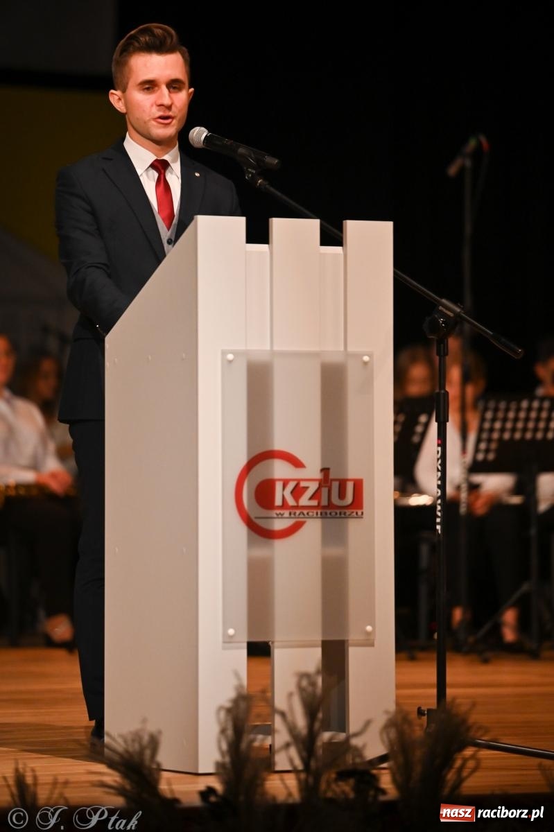 Zdjęcie w galerii na portalu naszraciborz.pl: 80 lat CKZiU nr 1 Budowlanka-Gastronomik. AI ożywiło stare zdjęcia [WIDEO] wiadomości z regionu