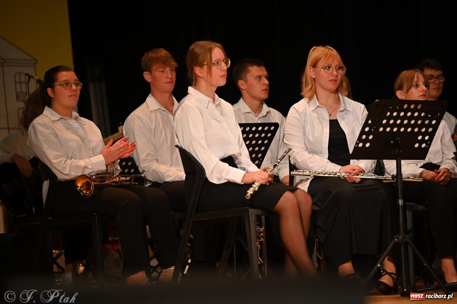 Zdjęcie w galerii na portalu naszraciborz.pl: 80 lat CKZiU nr 1 Budowlanka-Gastronomik. AI ożywiło stare zdjęcia [WIDEO] wiadomości z regionu