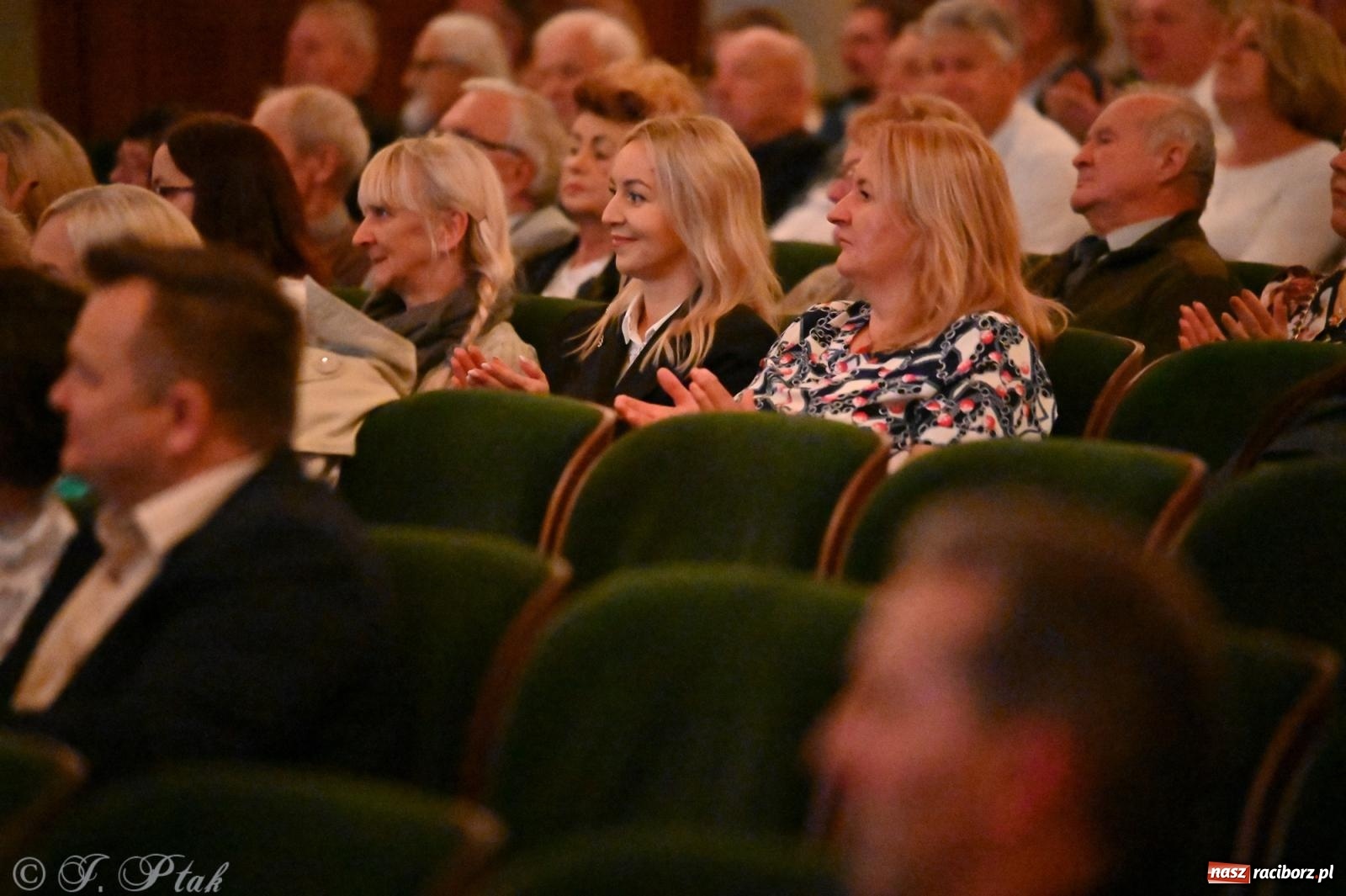 Zdjęcie w galerii na portalu naszraciborz.pl: 80 lat CKZiU nr 1 Budowlanka-Gastronomik. AI ożywiło stare zdjęcia [WIDEO] wiadomości z regionu